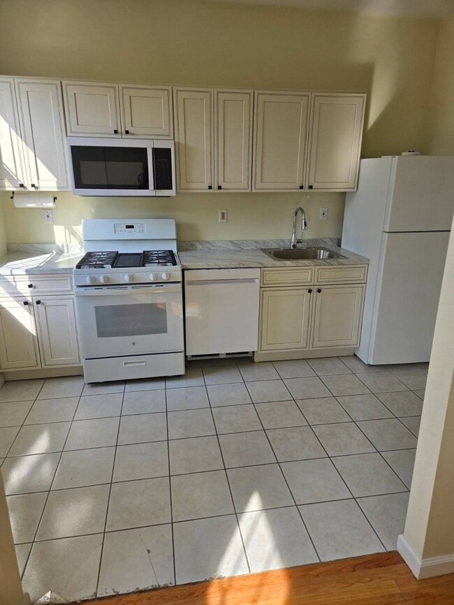 Foto del edificio - 121 Weirfield St