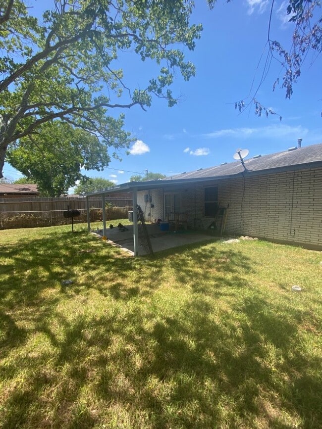 Building Photo - 1929 Loritte Dr