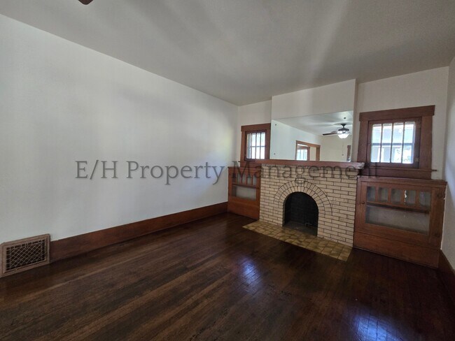 Foto del edificio - 907 N Faulkner St