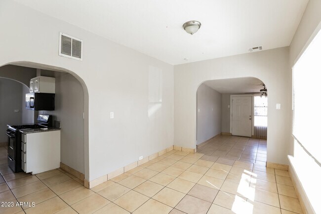 Foto del edificio - 6821 N 61st Ave