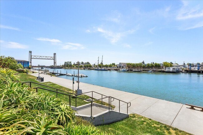 Foto del edificio - 2857 Regatta Dr