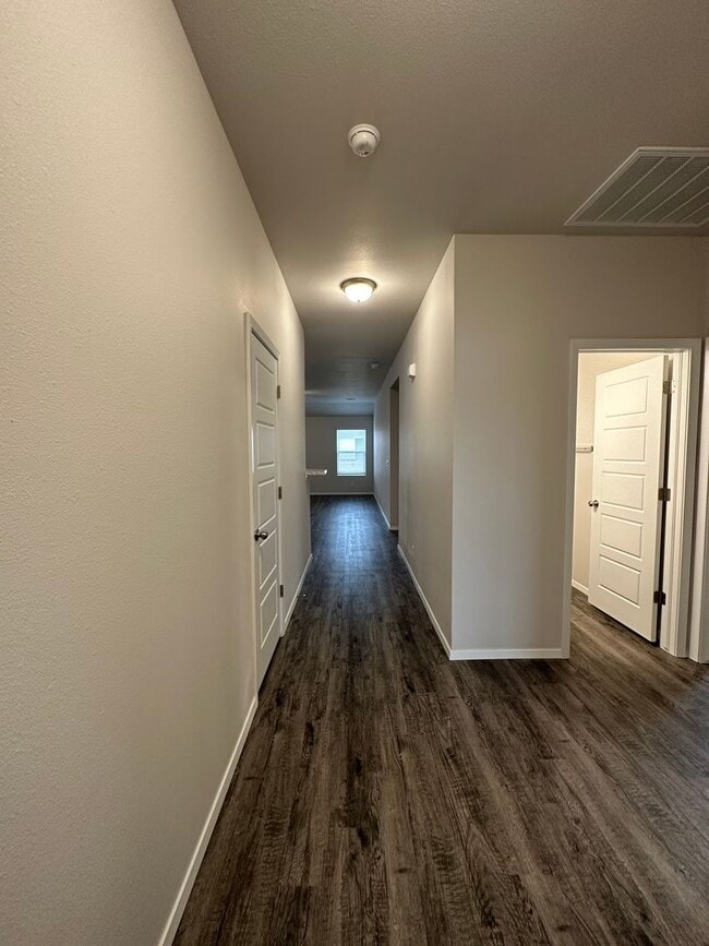 Building Photo - *New Year, New Home Special* Three Bedroom...