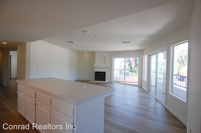 Building Photo - 223 W Avenida Palizada