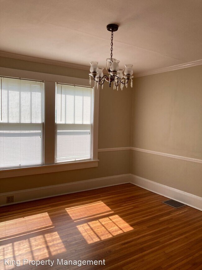 Building Photo - 3 br, 1 bath House - 711 OAK STREET