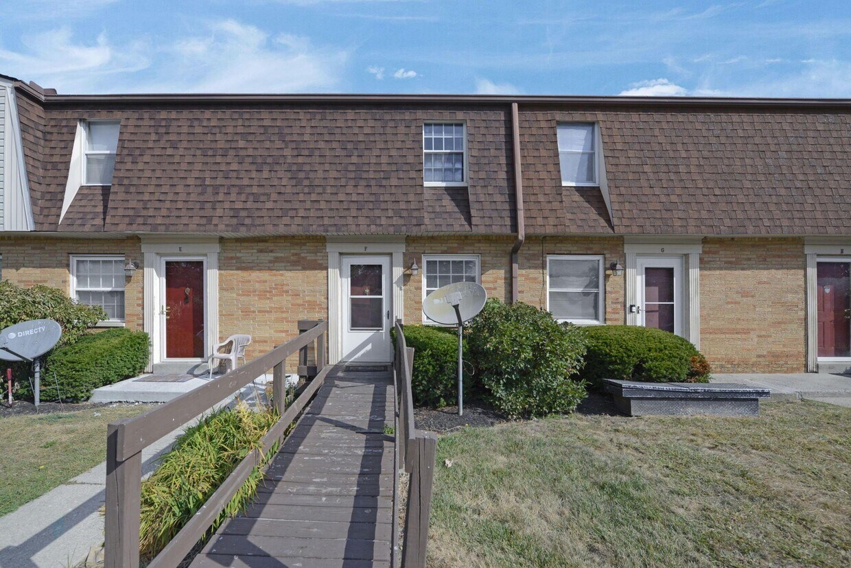 Primary Photo - 5696 Beechcroft Rd