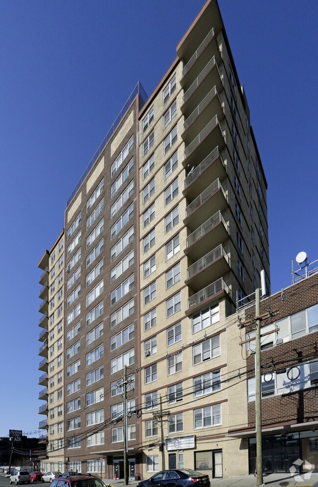 Le Cross House Condominium Rentals Fort Lee, NJ