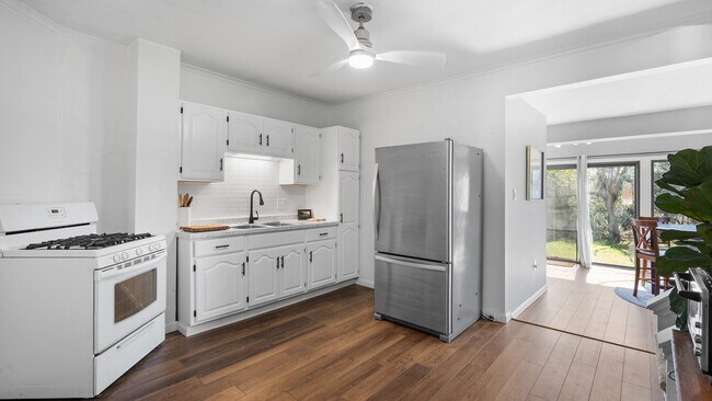 Foto del edificio - 4300 Bristol St