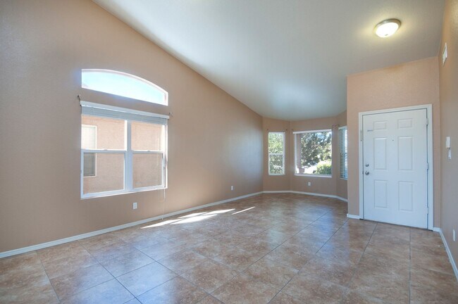 Building Photo - 10124 Calle Chulita NW