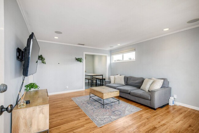 Foto del edificio - 3Bed/1Bath Charming Home in South Oceanside~ Moreno