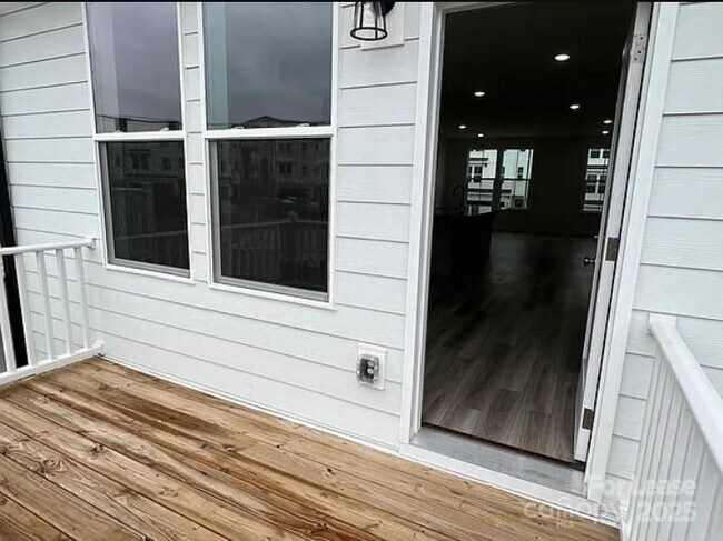 Foto del edificio - 9221 Walnut Hl Rd NW