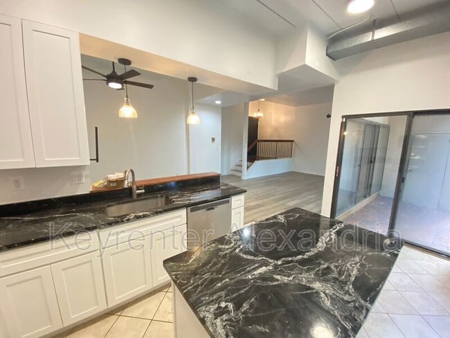 Foto del edificio - 124 Roberts Ln