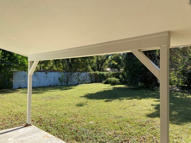 Building Photo - 3/1 house with garage, fenced backyard, walk to TSU