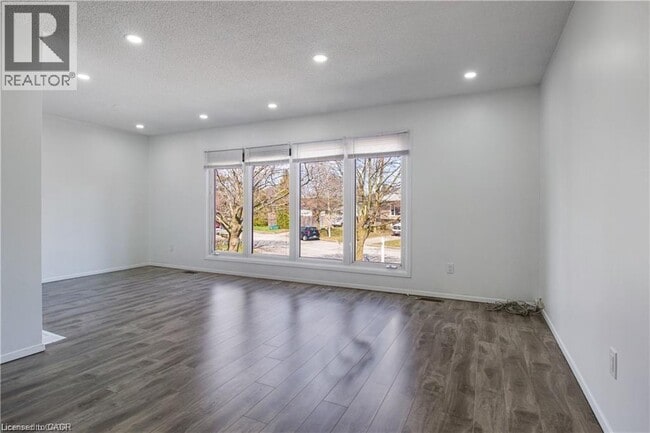 Photo du bâtiment - 24 Tara Crescent