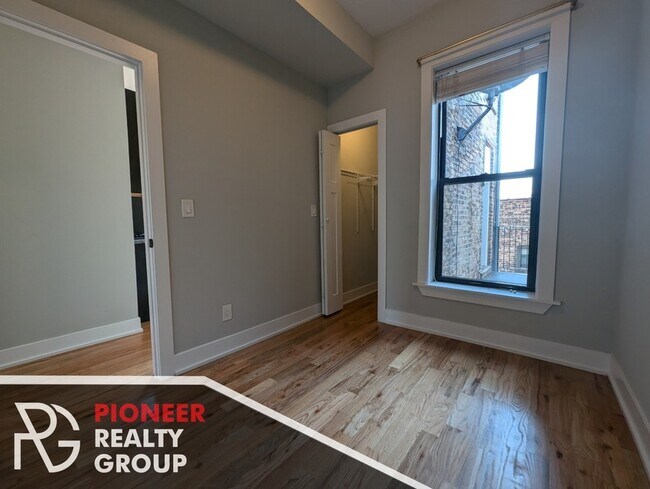 Foto del edificio - 635 W Oakdale Ave
