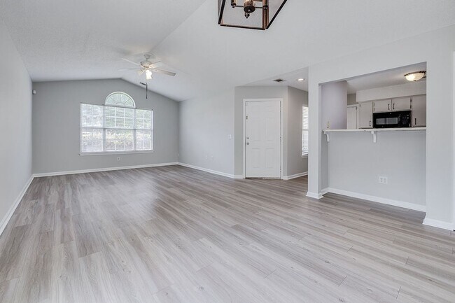 Foto del edificio - Spacious 3 Bedroom Home with Garage & Large Fenced Yard in Rincon