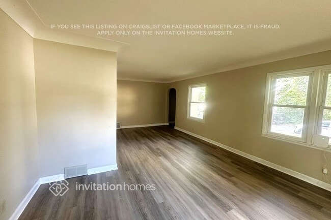 Building Photo - 3940 3rd St NE