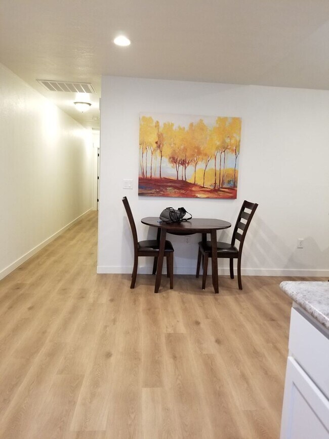 Foto del edificio - Newer two bedroom/two bath duplex | Availa...