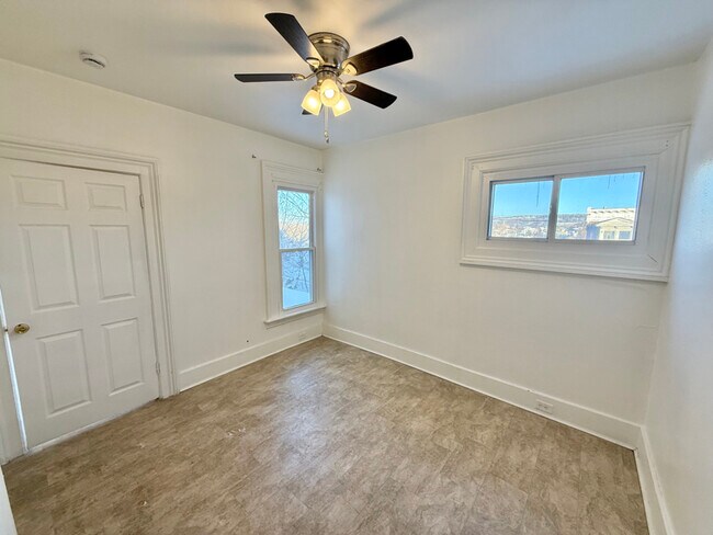 Foto del edificio - 242 Saratoga St