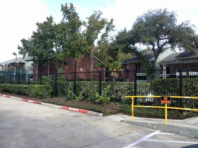 Foto del edificio - 10222 S Gessner Rd