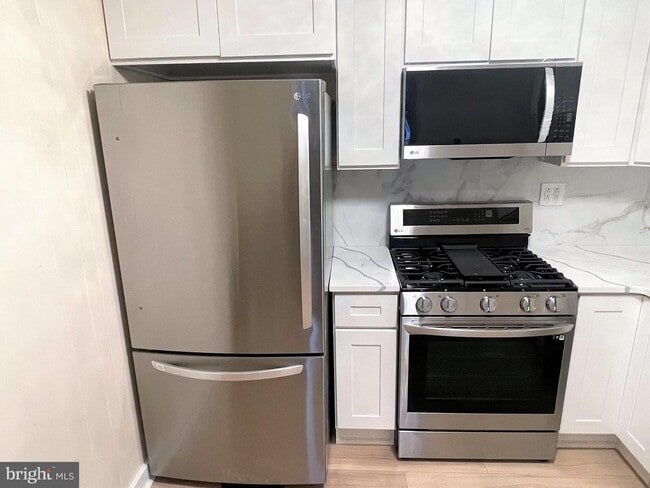 Foto del edificio - 3 E 10th Ave