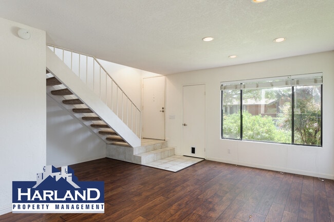 Building Photo - 2BD/2BA in Cardiff/Encinitas area!