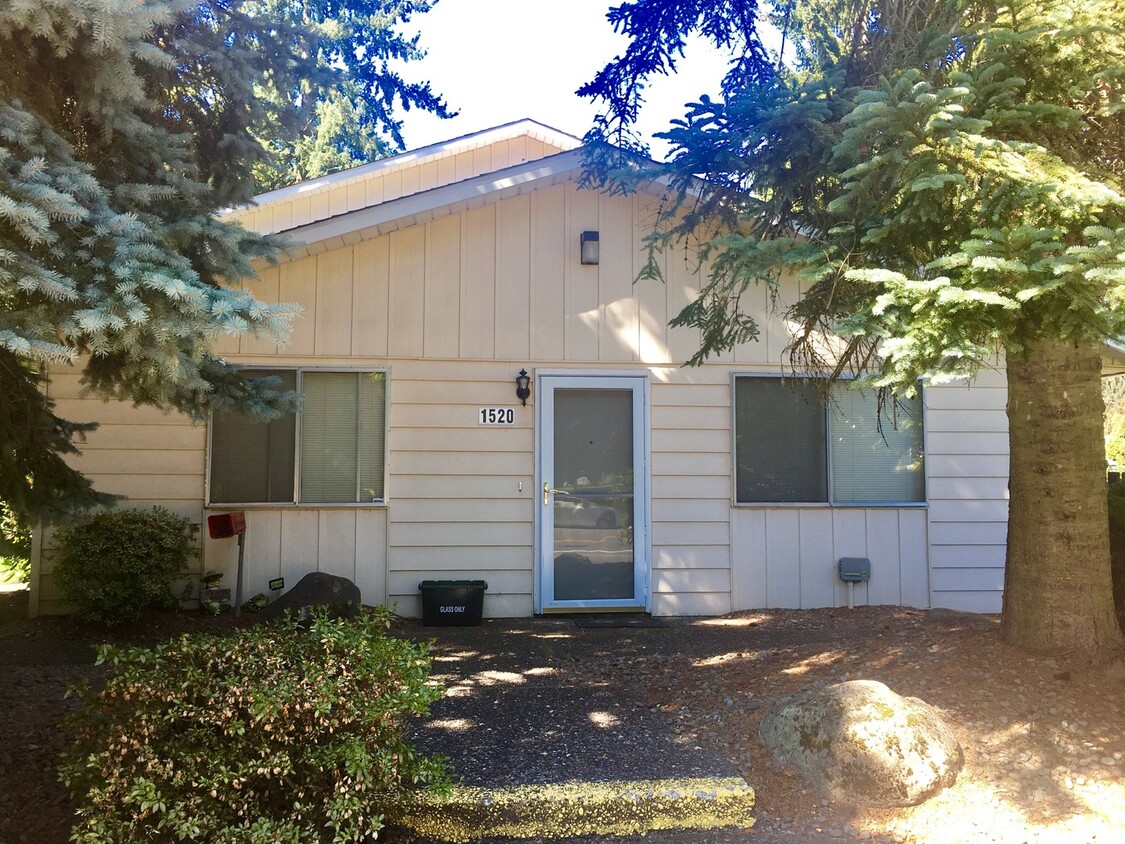 Primary Photo - Cute 2BD Unit in Desirable McGillivray Nei...