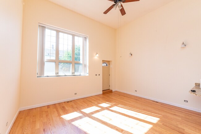 Foto del edificio - 2415 W 24th St