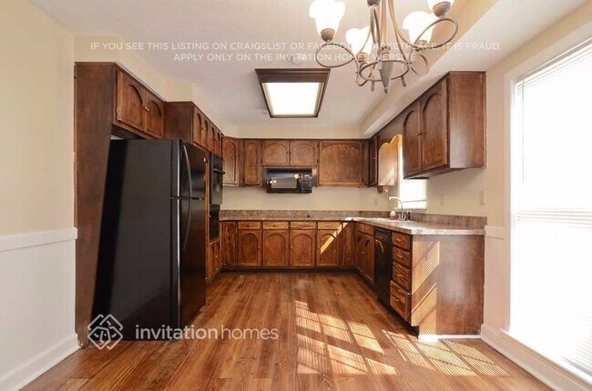 Foto del edificio - 6212 Shallowford Way