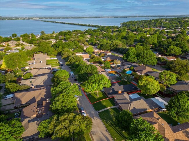 Building Photo - 408 Shoreview Dr