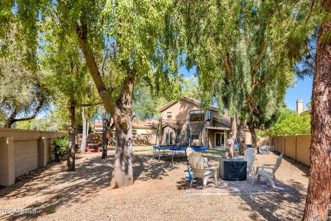 Building Photo - Beautiful 4Bedrooms/3Bath home located in ...
