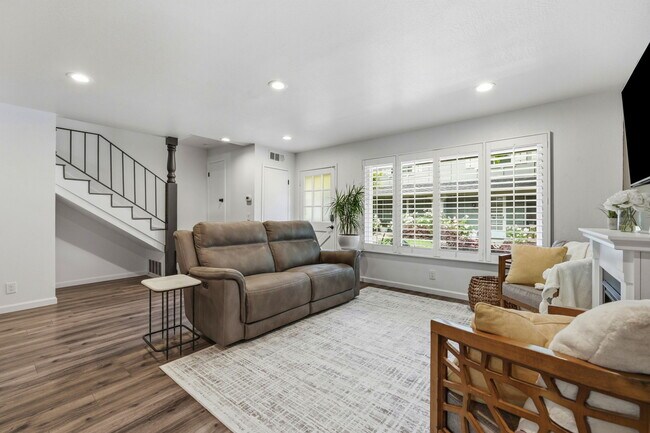 Foto del edificio - 2561 Fountainhead Dr