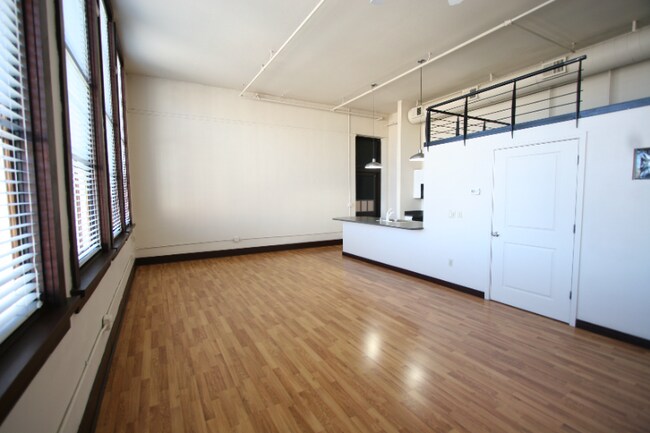 Foto del edificio - 301 Central Ave NE Ave