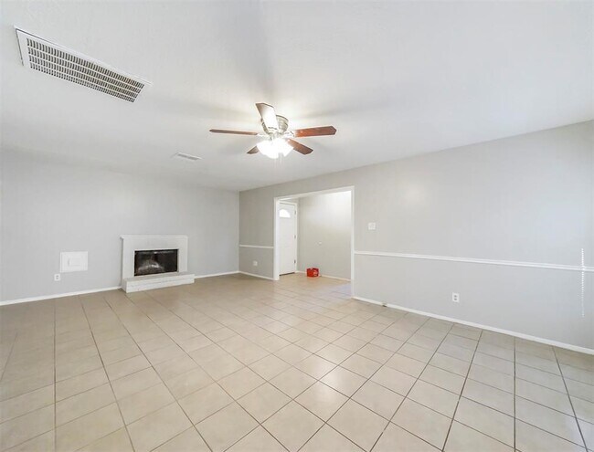 Building Photo - 10827 Sugar Hill Dr