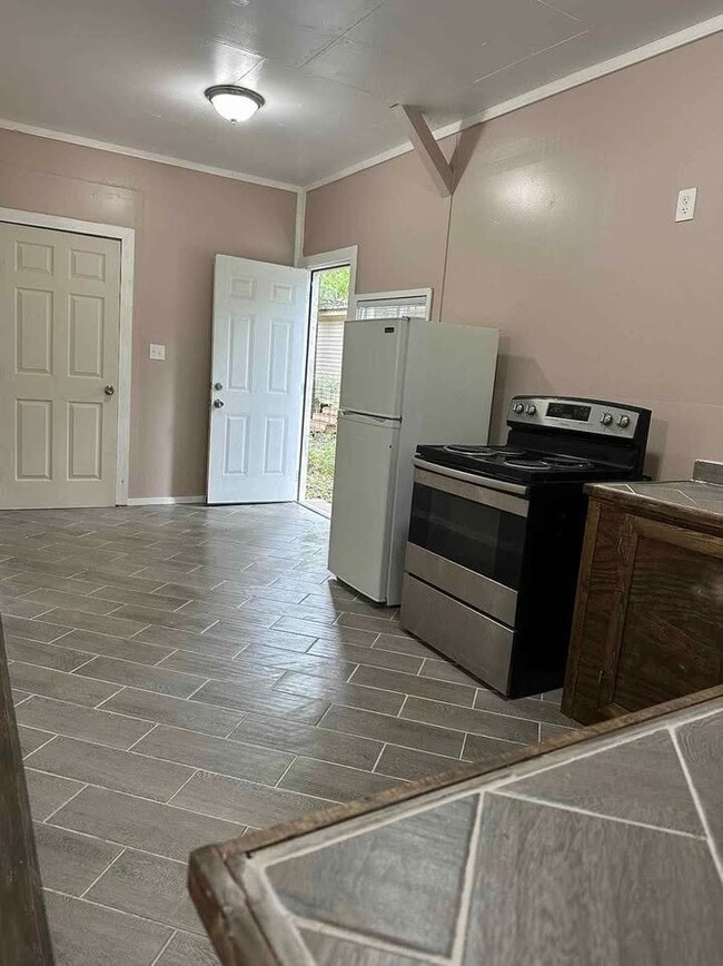Building Photo - 243 Lure Ln