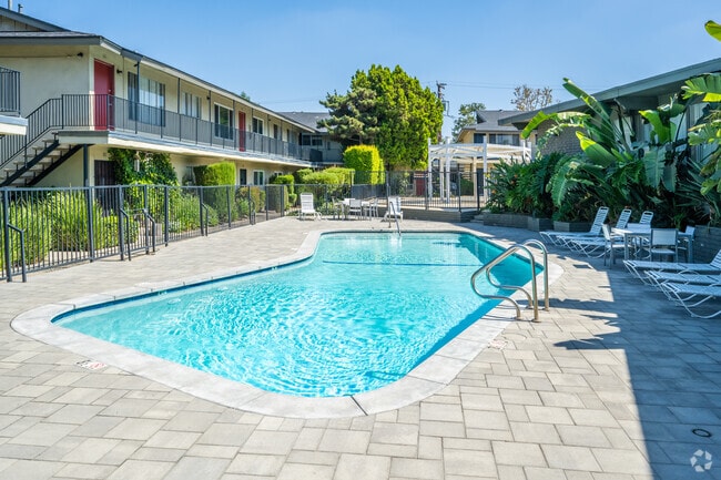 Piscina - Orangefair Village