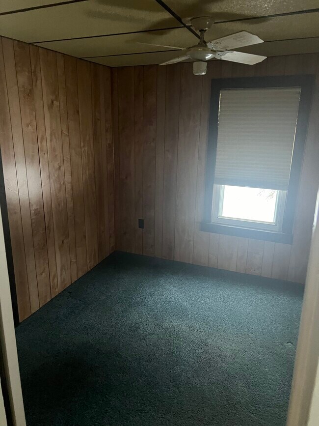 Building Photo - 3090 Eastwood Dr