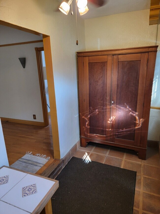 Entry Way - 5339 Westhaven St