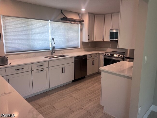 Foto del edificio - 5215 Rutland Ct