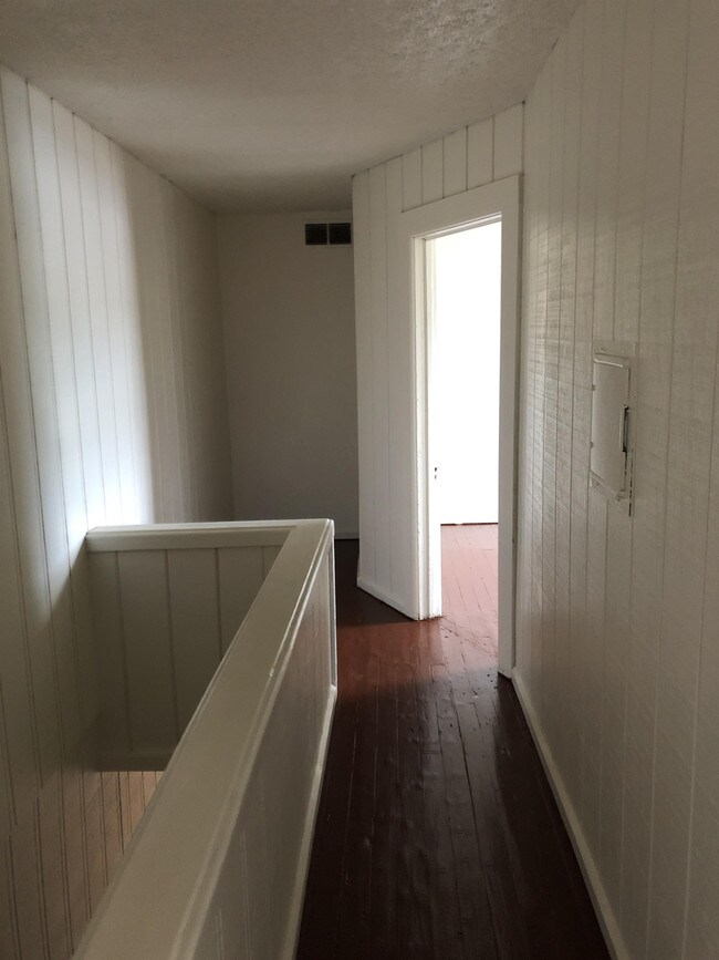 Building Photo - 464 3rd St