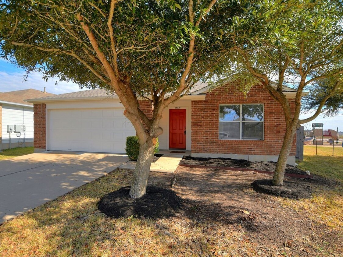 Foto principal - Beautiful 4 Bedroom / 2 Bath Home in Eagle...