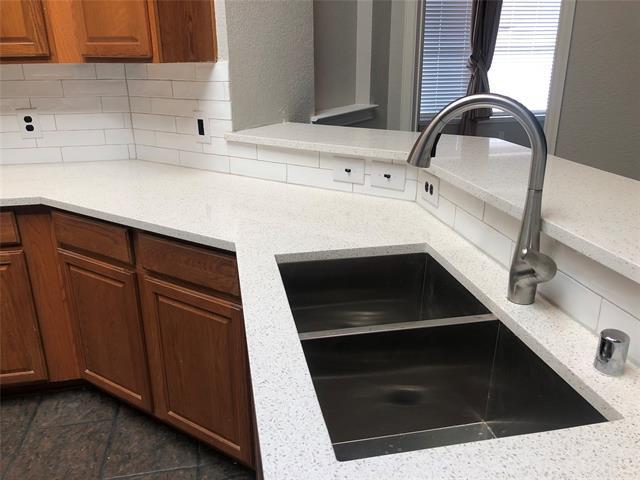 Foto del edificio - 1600 Pleasant Valley Ln