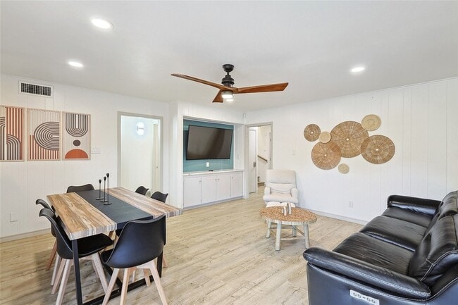 Foto del edificio - 7841 El Pensador Dr