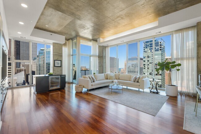 Building Photo - 550 N Saint Clair St