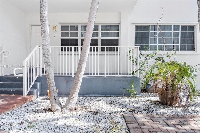 Foto del edificio - 9745 Bay Harbor Terrace