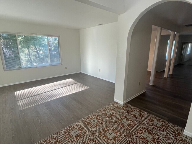 Foto del edificio - Spacious 3 Bedroom, 2 Bath Home for rent