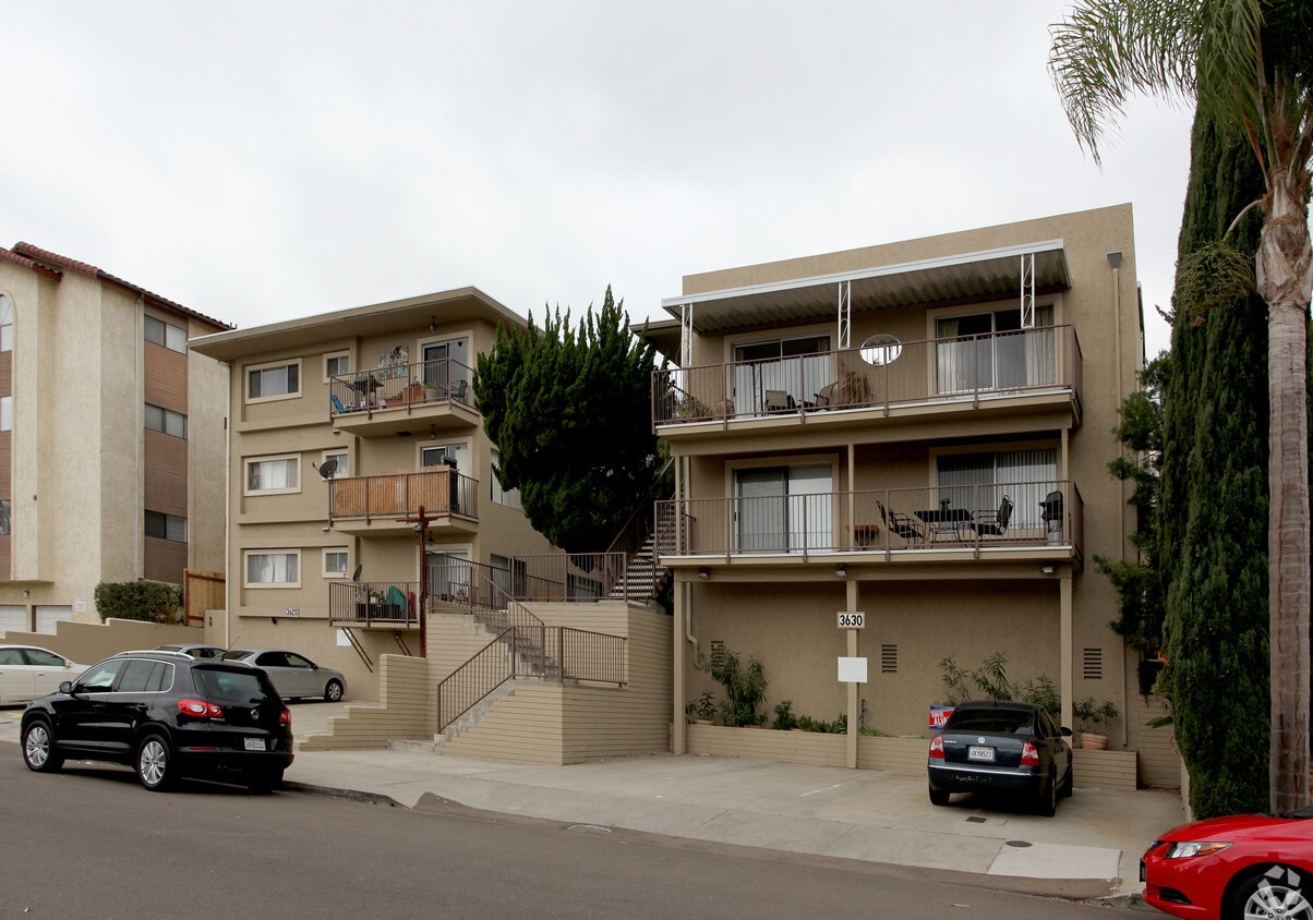 Building Photo - Crown Over Complex