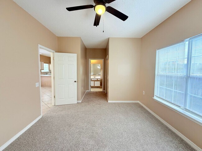 Foto del edificio - 3 Bed/3 Bath Cottage Style Home