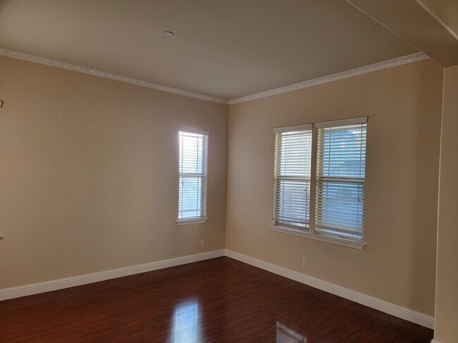 Foto del edificio - 469 Hawk Dr