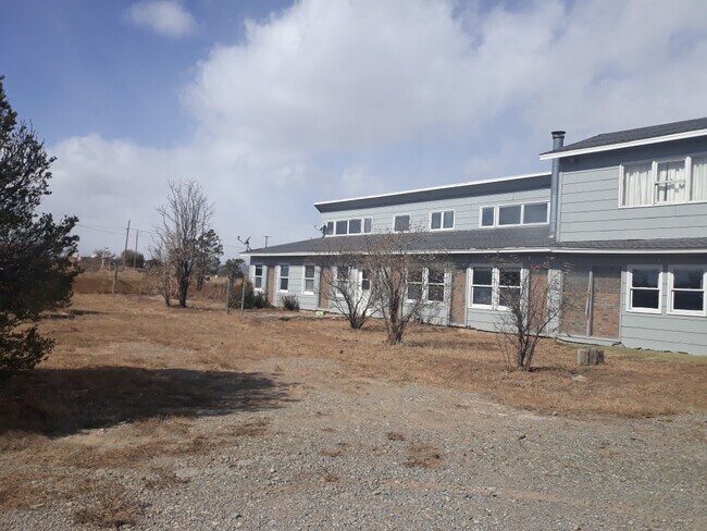 Building Photo - 4 Bedroom, 2 Bathroom Home in Edgewood, NM