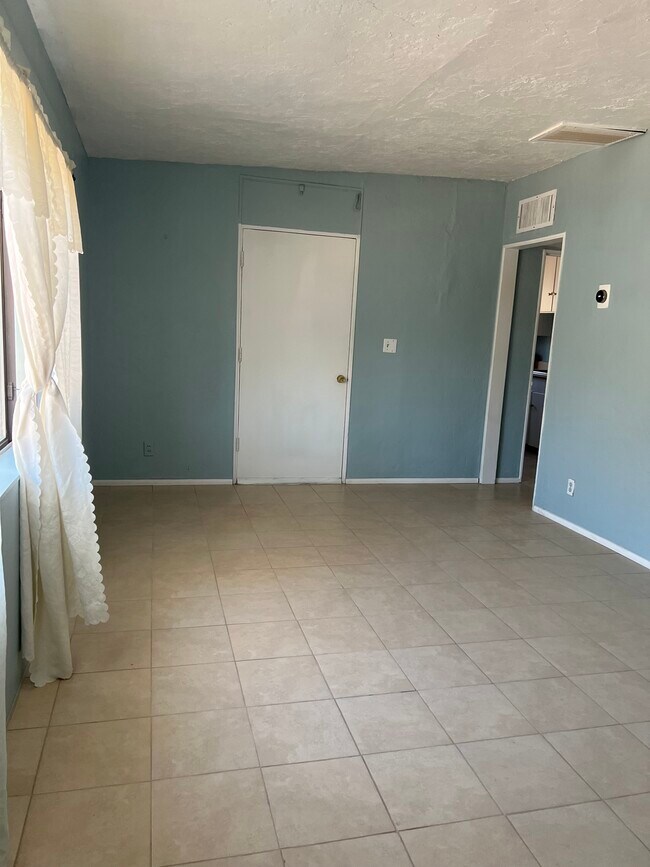 Foto del edificio - 3031 E Eastland St